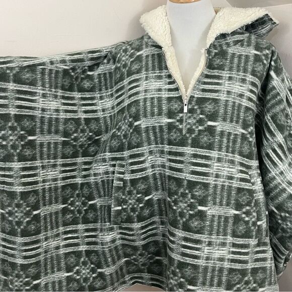 Free People Miss You Hooded Sherpa Poncho Green Combo  OSFM - Picture 5 of 8